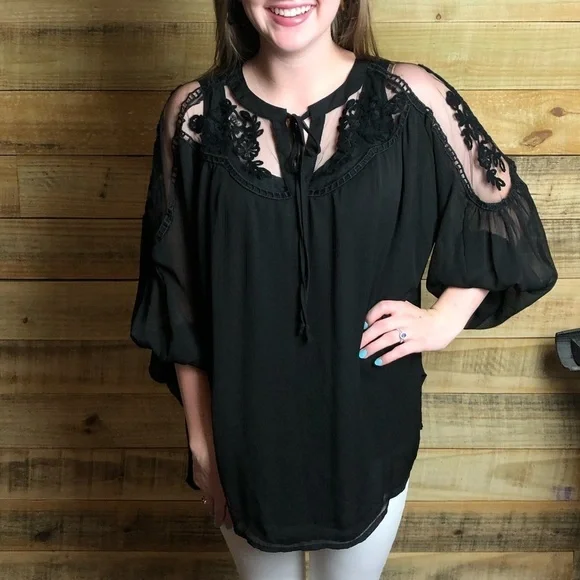 Hayden, Lace accented top,NWT - Picture 2 of 11